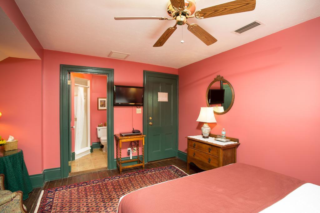 Queen Room - Room 306